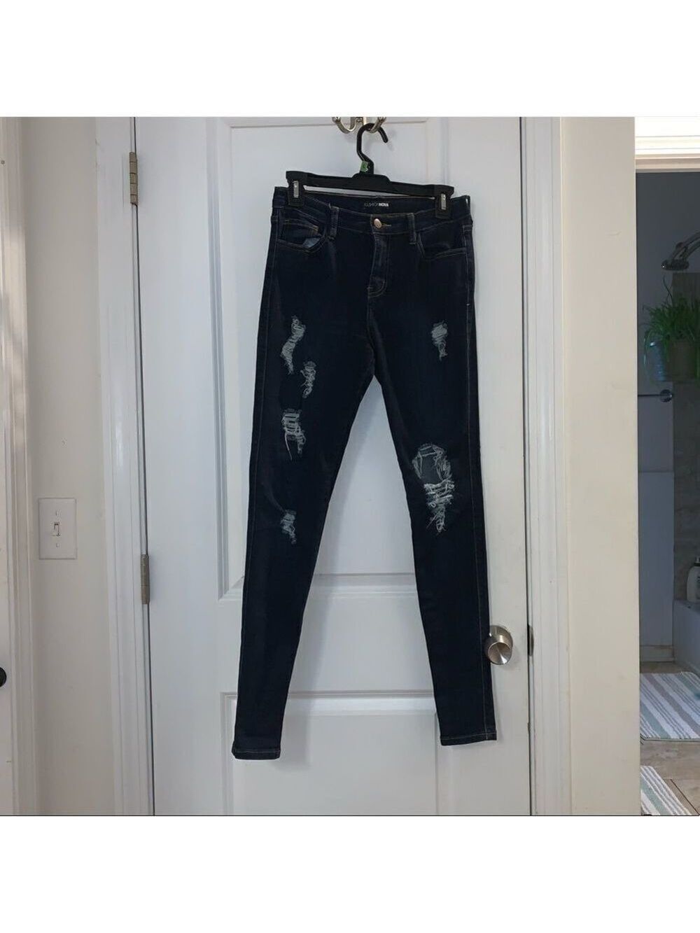 Fashion nova dark ripped stretch skinny jeans size 5